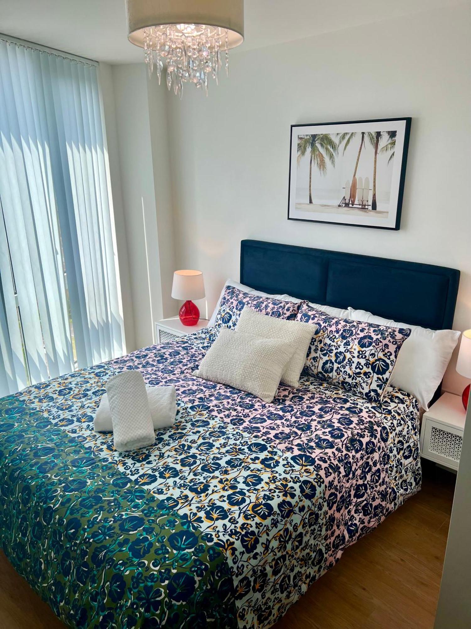 Spacious Urban Gem Apartment With Parking Bracknell Exterior foto